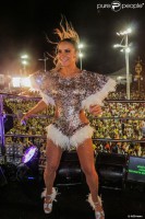 /album/festa-de-lan%c3%a7amento-do-bloco-praieiro-2014-l-fred-pontes/a149520-claudia-leitte-canta-e-agita-o-publico-620x0-1-jpg/